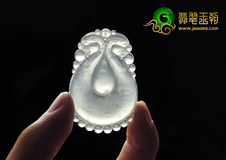 冰玻种缅甸翡翠A货双龙戏珠挂件