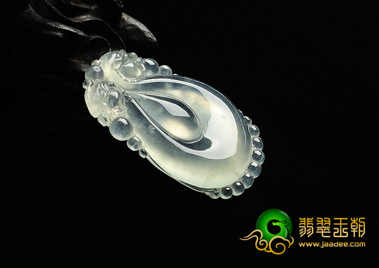 冰玻种缅甸翡翠A货双龙戏珠挂件