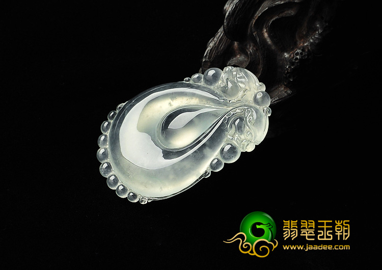 冰玻种缅甸翡翠A货双龙戏珠挂件