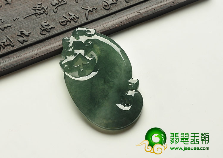 糯冰种晴水缅甸翡翠A货仿古龙挂件