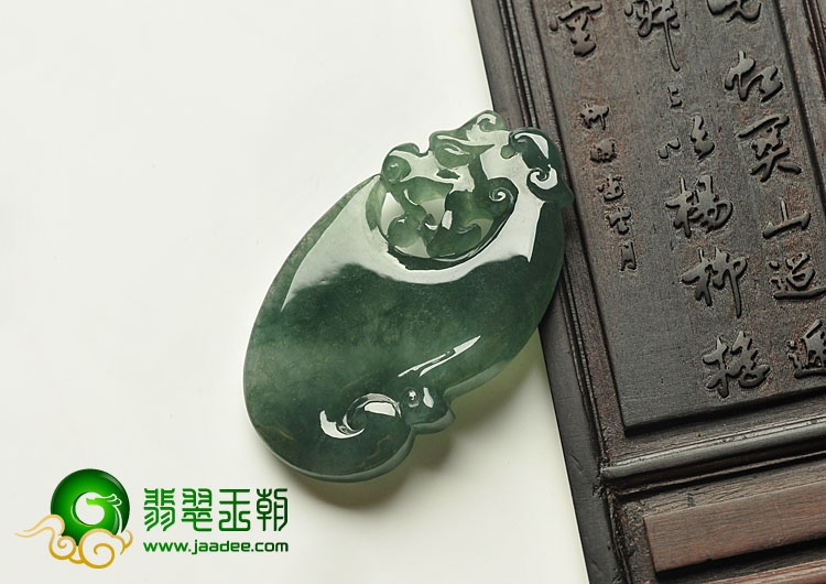 糯冰种晴水缅甸翡翠A货仿古龙挂件