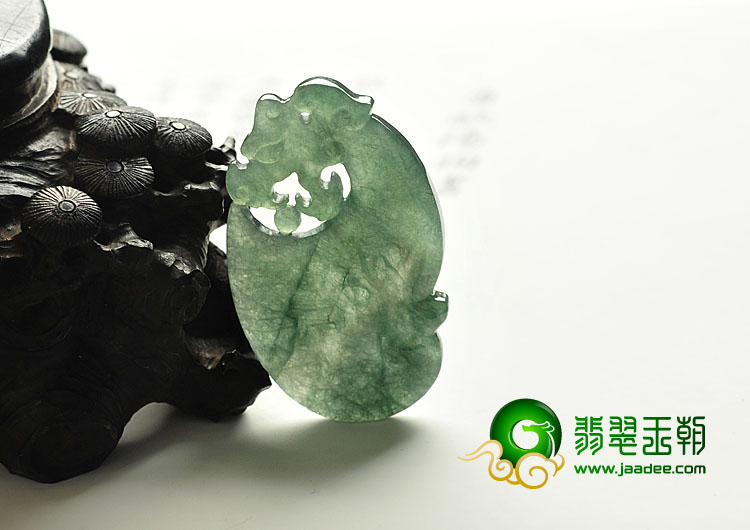糯冰种晴水缅甸翡翠A货仿古龙挂件