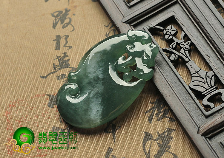 糯冰种晴水缅甸翡翠A货仿古龙挂件