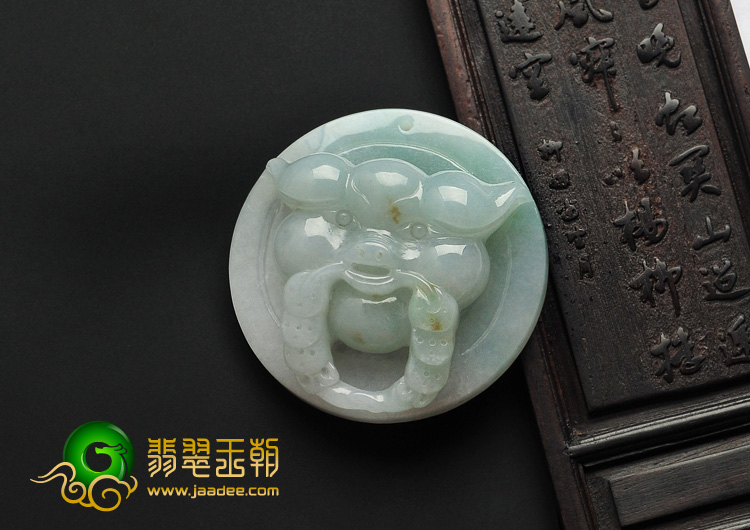 糯冰种晴水缅甸翡翠A货福猪送财挂件