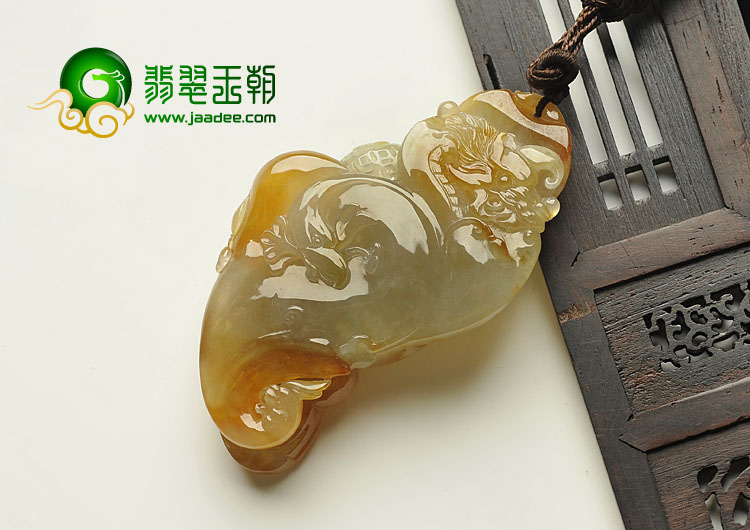 冰种黄翡缅甸翡翠A货飞龙在天挂件