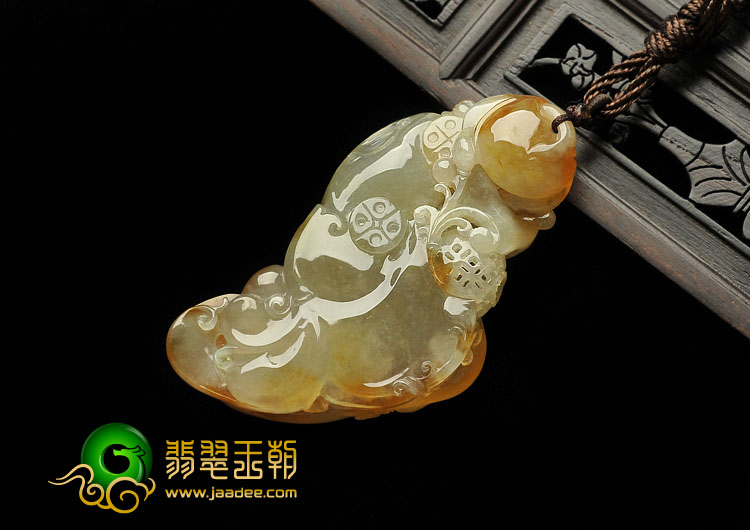 冰种黄翡缅甸翡翠A货飞龙在天挂件
