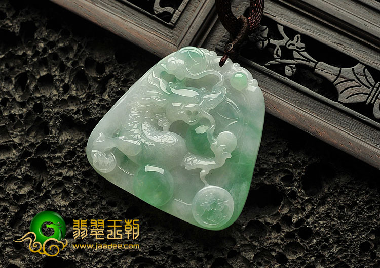 糯冰种飘翠缅甸翡翠A货龙牌挂件