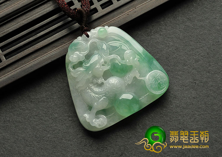 糯冰种飘翠缅甸翡翠A货龙牌挂件