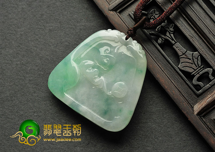 糯冰种飘翠缅甸翡翠A货龙牌挂件