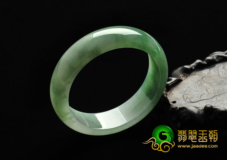 糯冰种晴水缅甸翡翠A货手镯（58.9mm）