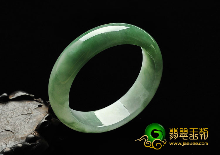 糯冰种晴水缅甸翡翠A货手镯（58.9mm）