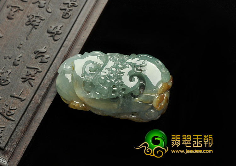 糯冰种黄翡缅甸翡翠A货龙腾虎跃挂件
