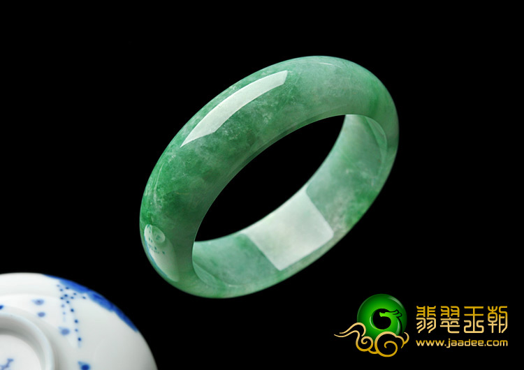 糯冰种晴水缅甸翡翠A货手镯（56mm）