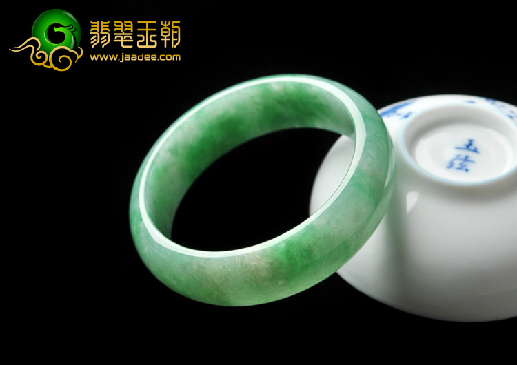 糯冰种晴水缅甸翡翠A货手镯（56mm）