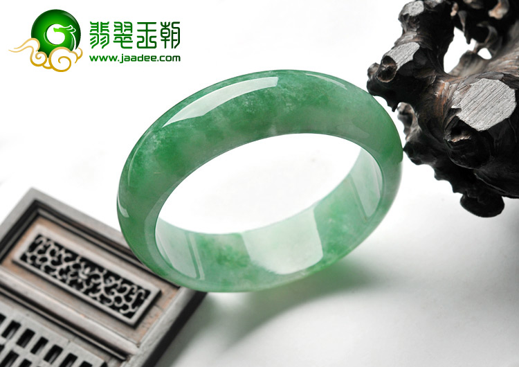 糯冰种晴水缅甸翡翠A货手镯（56mm）