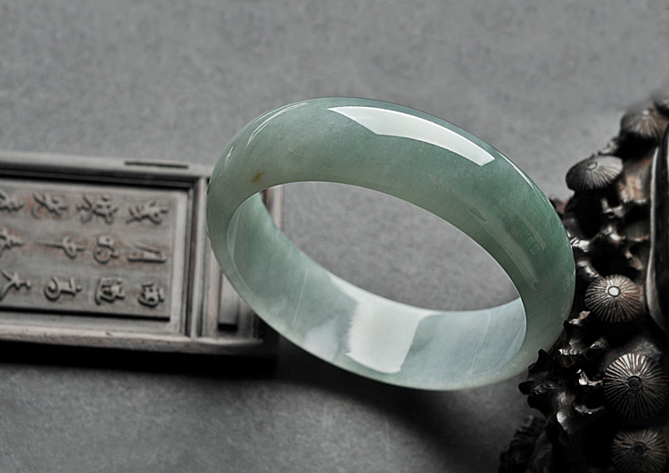 糯冰种晴水缅甸翡翠A货手镯（59mm）