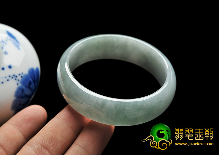 糯冰种晴水缅甸翡翠A货手镯（59mm）