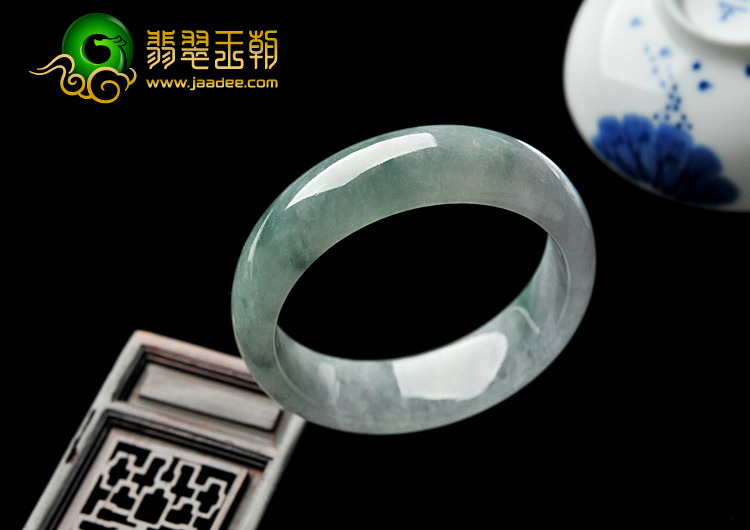 糯冰种飘花翡翠A货手镯（53.9mm）