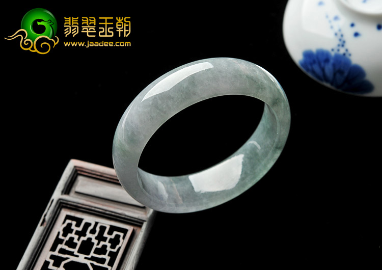 糯冰种飘花翡翠A货手镯（53.9mm）