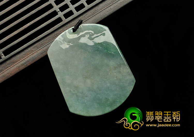 糯冰种晴水缅甸翡翠A货龙牌挂件