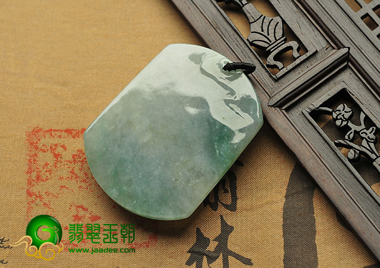 糯冰种晴水缅甸翡翠A货龙牌挂件