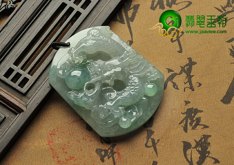 糯冰种晴水缅甸翡翠A货龙牌挂件