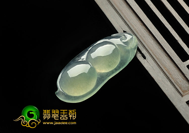 冰玻种晴水缅甸翡翠A货四季豆挂件