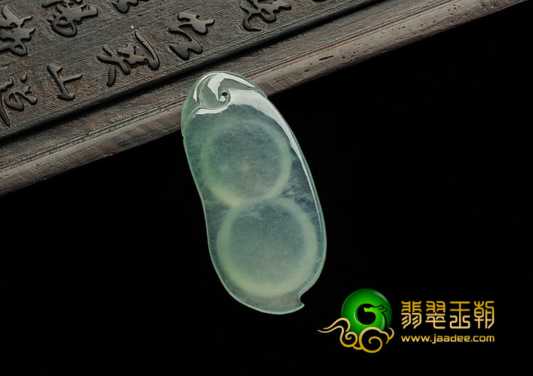 冰玻种晴水缅甸翡翠A货四季豆挂件