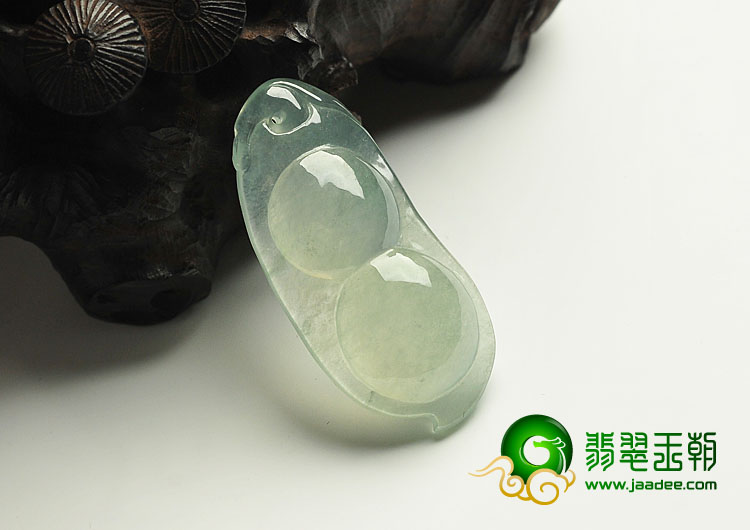 冰玻种晴水缅甸翡翠A货四季豆挂件