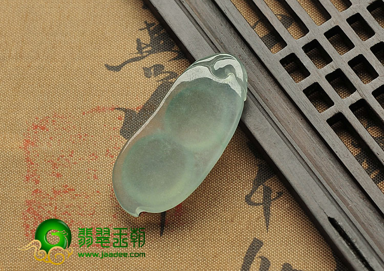 冰玻种晴水缅甸翡翠A货四季豆挂件