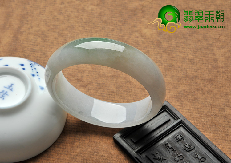 糯冰种飘花缅甸翡翠A货手镯（58.4mm）