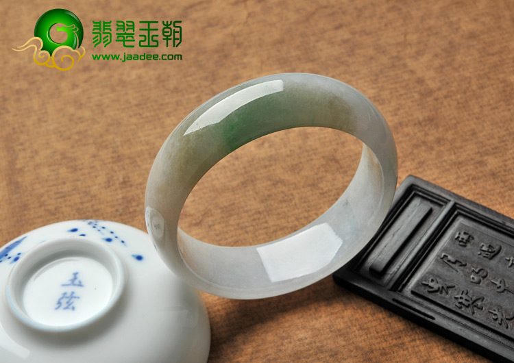 糯冰种飘花缅甸翡翠A货手镯（58.4mm）