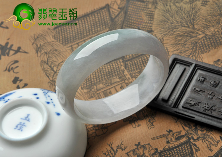糯冰种晴水缅甸翡翠A货手镯（57.2mm）