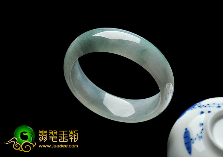 糯冰种飘花缅甸翡翠A货手镯（55.5mm）