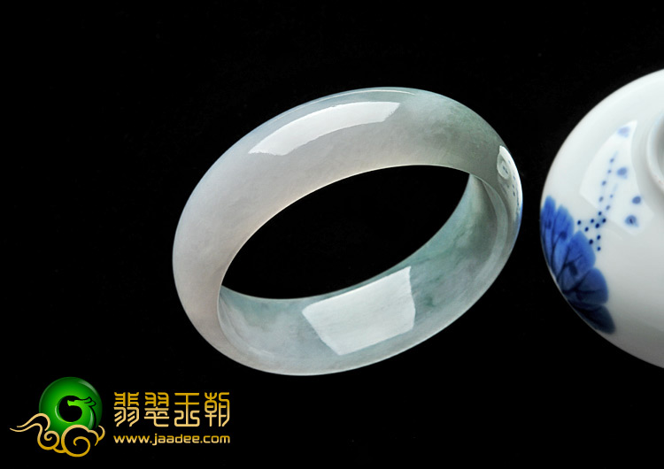 糯冰种飘花缅甸翡翠A货手镯（55.5mm）