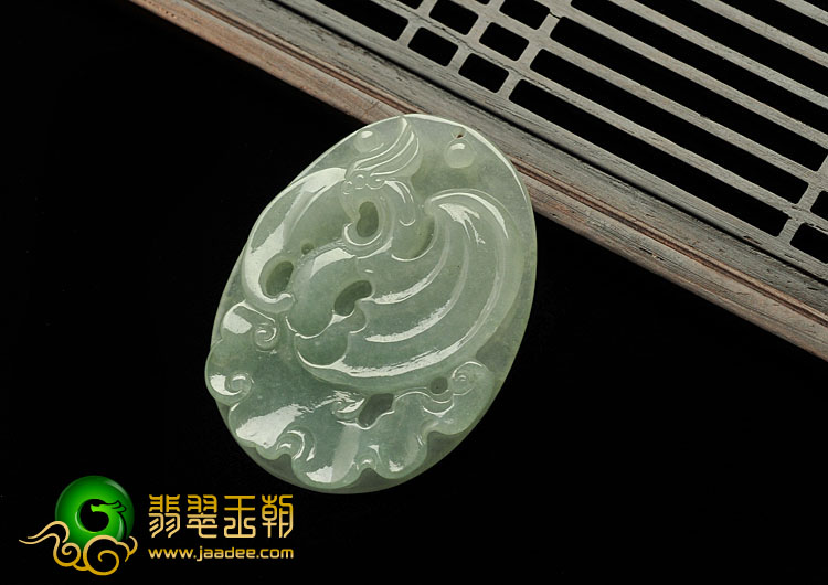 糯冰种晴水缅甸翡翠A货飞龙在天挂件