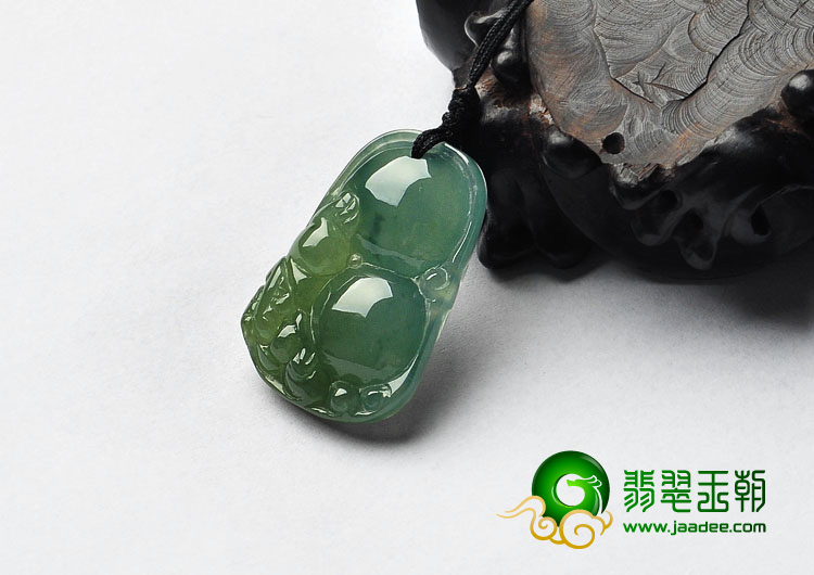 feicui糯冰种晴水缅甸翡翠A货四季豆挂件