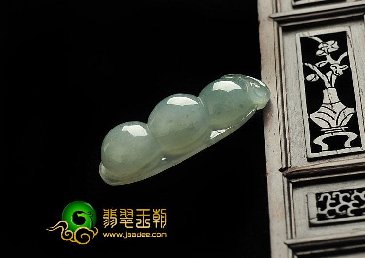 糯冰种晴水缅甸翡翠A货四季豆挂件