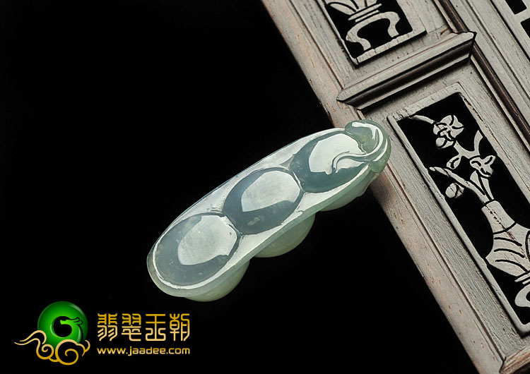 糯冰种晴水缅甸翡翠A货四季豆挂件