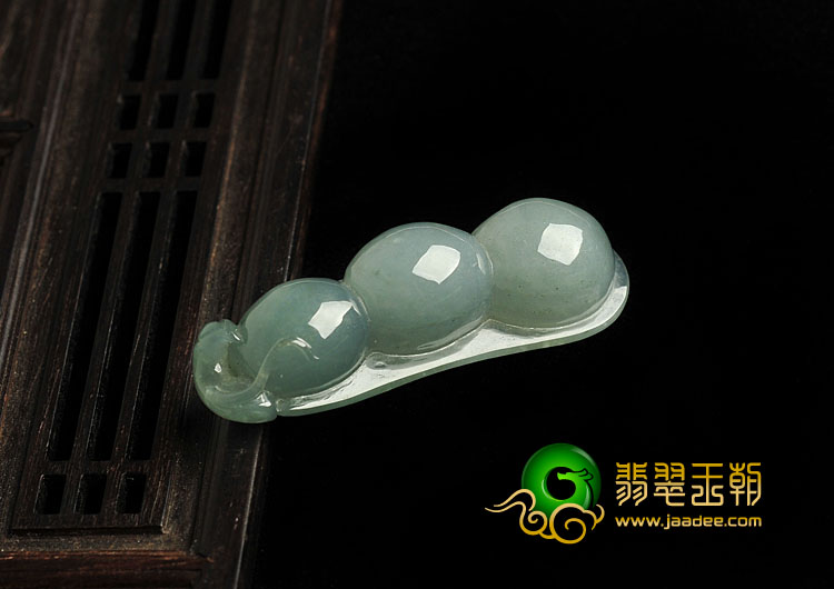 糯冰种晴水缅甸翡翠A货四季豆挂件