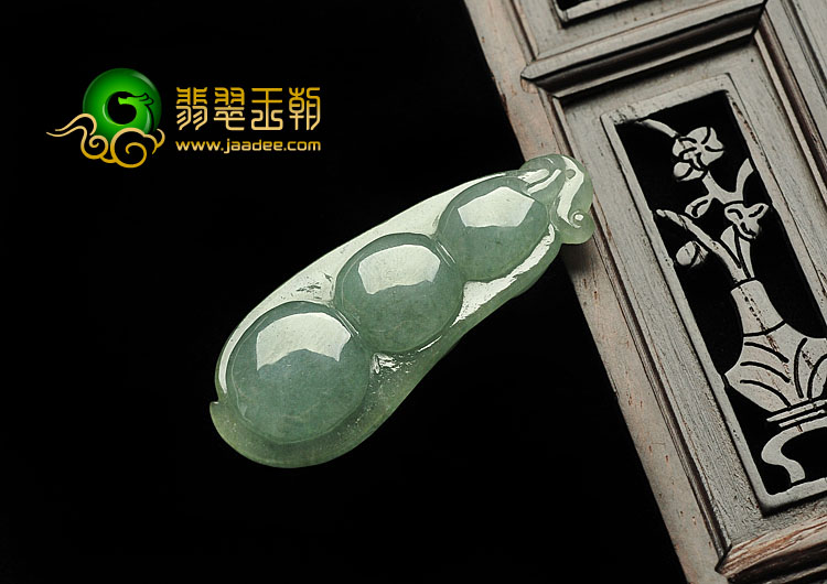 (超值推荐)糯冰种晴水缅甸翡翠A货四季豆挂件