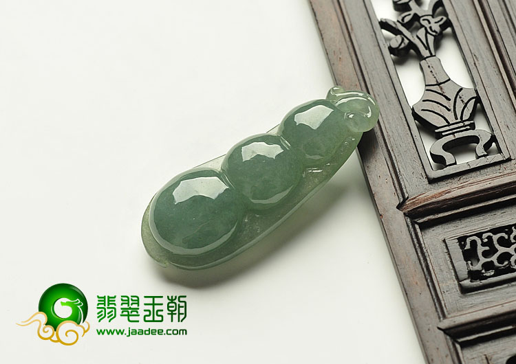 (超值推荐)糯冰种晴水缅甸翡翠A货四季豆挂件