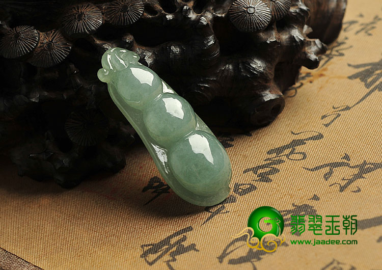 (超值推荐)糯冰种晴水缅甸翡翠A货四季豆挂件