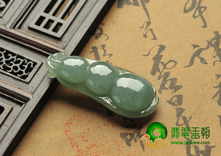 (超值推荐)糯冰种晴水缅甸翡翠A货四季豆挂件