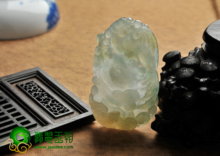 糯冰种晴水略飘花缅甸翡翠A货飞龙在天挂件