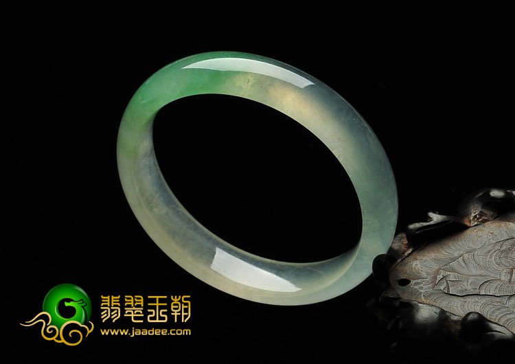 冰玻种翠色缅甸翡翠A货手镯（54.2mm）