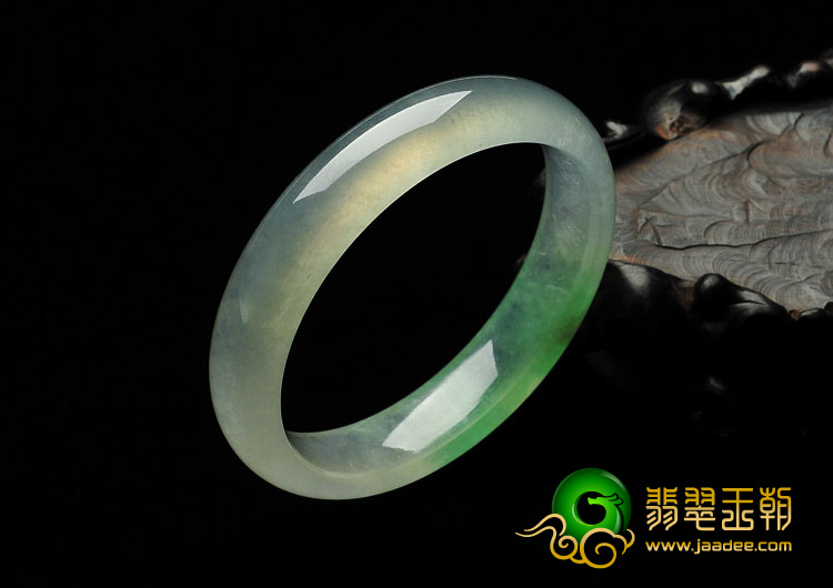 冰玻种翠色缅甸翡翠A货手镯（54.2mm）
