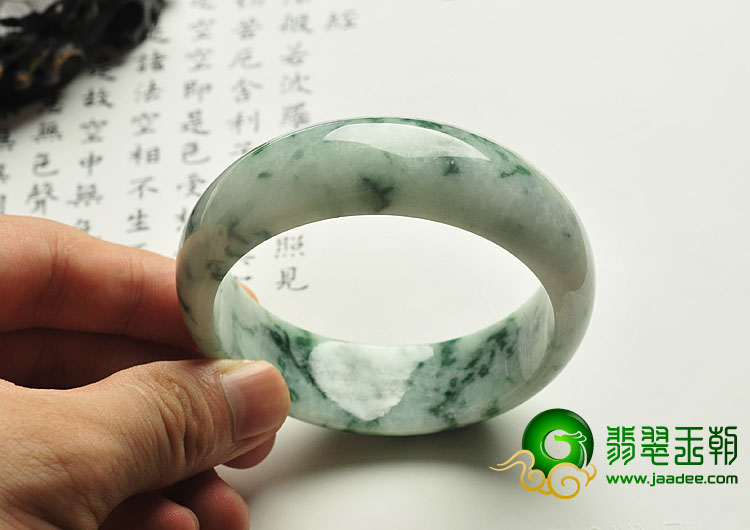 细糯种飘花缅甸翡翠A货手镯（57mm）