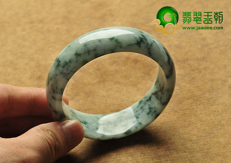 细糯种飘花缅甸翡翠A货手镯（57mm）