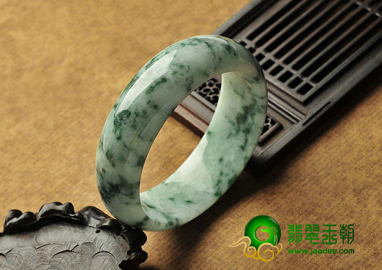 细糯种飘花缅甸翡翠A货手镯（57mm）